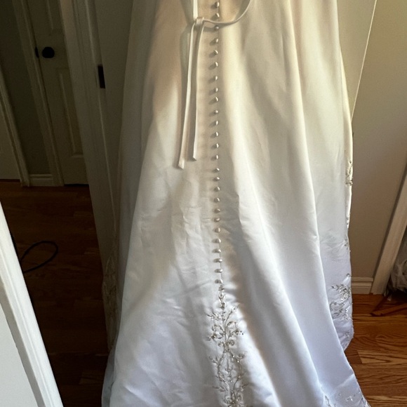 NWT- sample White Strapless Gown with Silver Detailing - Picture 3 of 7
